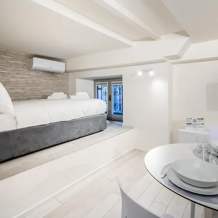 Italianway Apartmán *